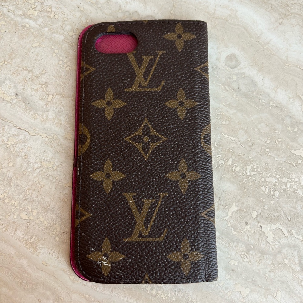 Authentic Louis Vuitton iPhone 7 phone case - Picture 3 of 4